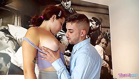 Amateur brunette with big ass getting her ass fucked