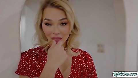 Blonde is in front of mirror getting her mouth and her hole rimmed